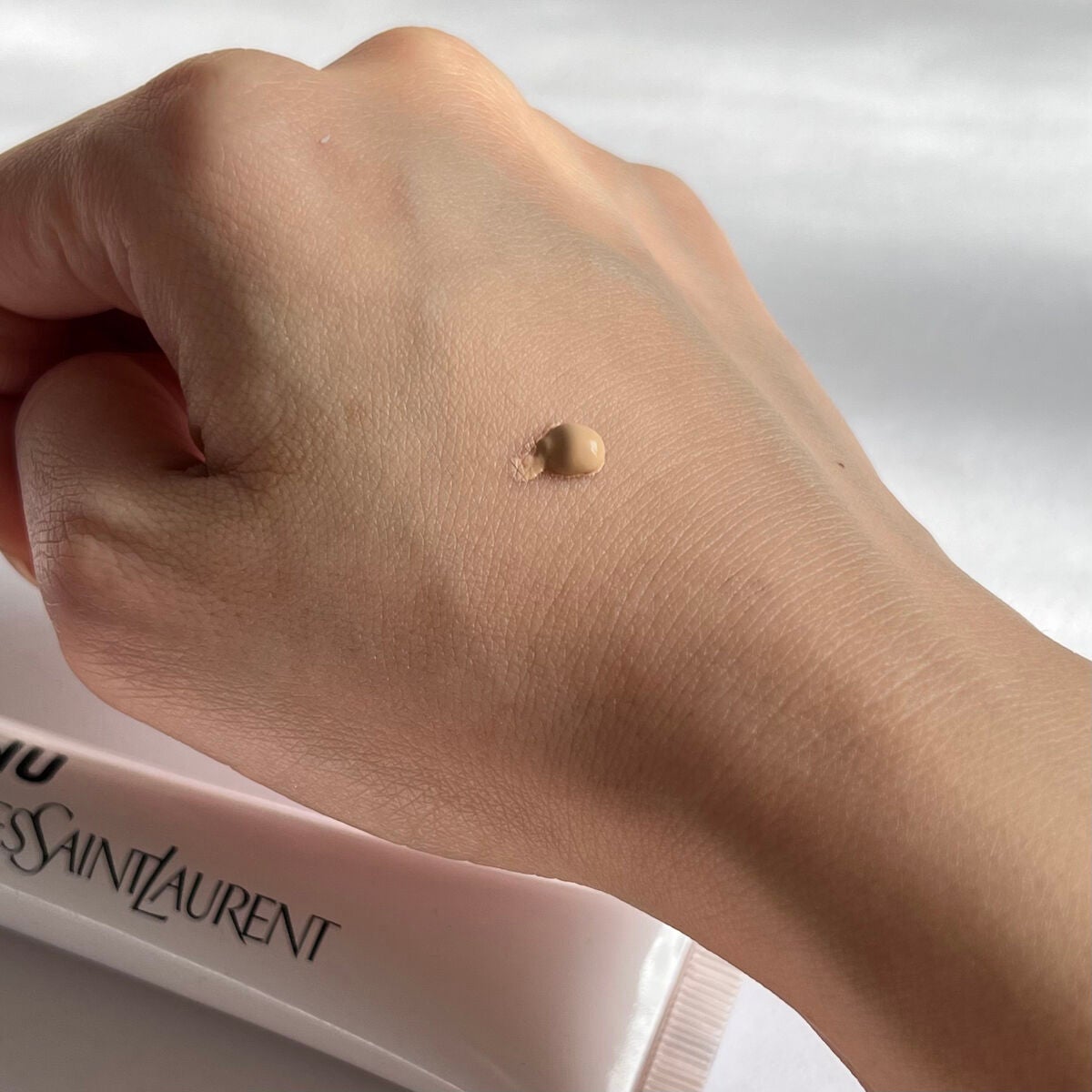 NU BARE LOOK TINT/YVES SAINT LAURENT BEAUTE/リキッドファンデーションを使ったクチコミ(3枚目)