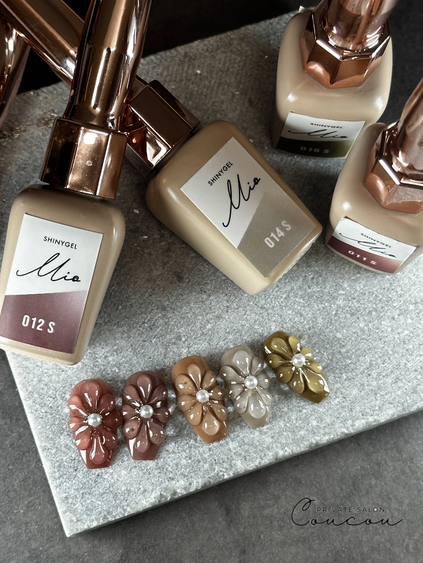 🐒ズボラママみっちゃんの高見えネイル💅 on LIPS 「←他にもたくさん投稿してます@shinygelのカラー5色フラ..」(1枚目)