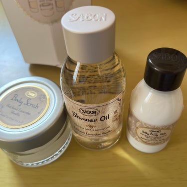 SABON ウェルカムキット デリケート・ジャスミンのクチコミ「SABON

シャワーオイル　　　　パチュリ・ラベンダー・バニラ
ボディスクラブ　　　　パチュ.....」（2枚目）