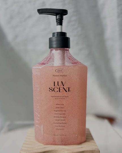 スクラブボディウォッシュ フラワーマーケット ホワイトチューリップ/LUV SCENT/ボディスクラブを使ったクチコミ(6枚目)