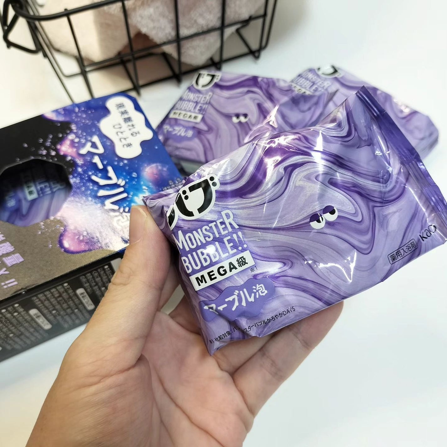 バブ モンスターバブルMEGA級 マーブル泡 ラベンダーカクテルの香り/バブ/炭酸系入浴剤を使ったクチコミ(3枚目)