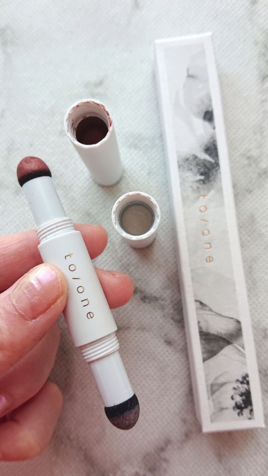 フラワーダスト アイシャドウ/to/one/スティックアイシャドウを使ったクチコミ（3枚目）