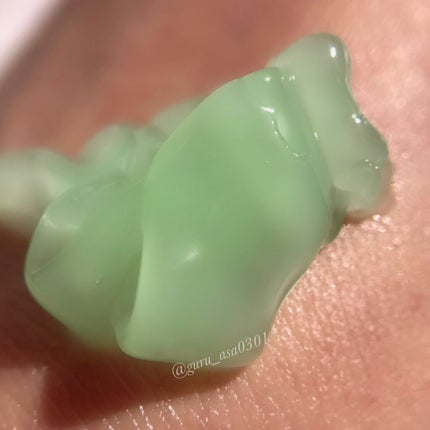 TIRTIR(ティルティル) シカリニューイングスリーピングマスクのクチコミ「塗って寝るだけで肌が鎮静される最高の
スリーピングマスクに出会えた😭💓
こちらもTIRTIR.....」(3枚目)