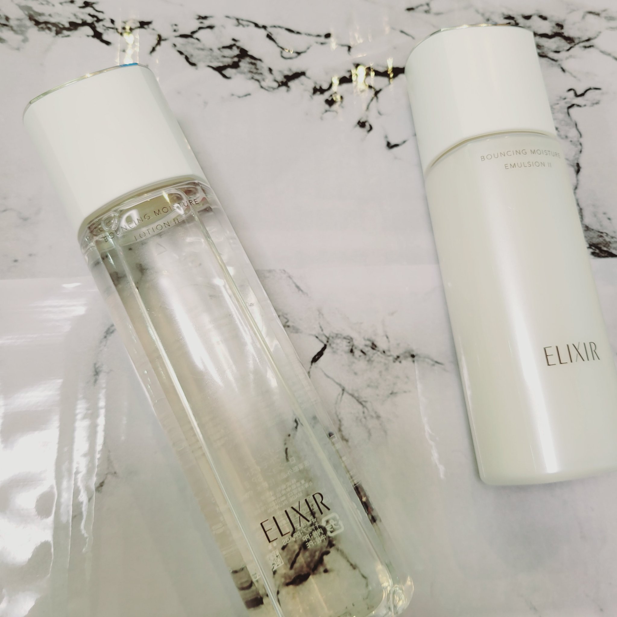 ♡ ••┈┈┈┈┈┈┈┈•• ♡

○エリクシールリフトモイストローション

⤴とろみのある感じ。伸びがよくて、いい感じ。

○エリクシールリフトモイストエマルジョン

⤴アクアフローラルの香り。しっとりしてる。


両方！結構コックリして