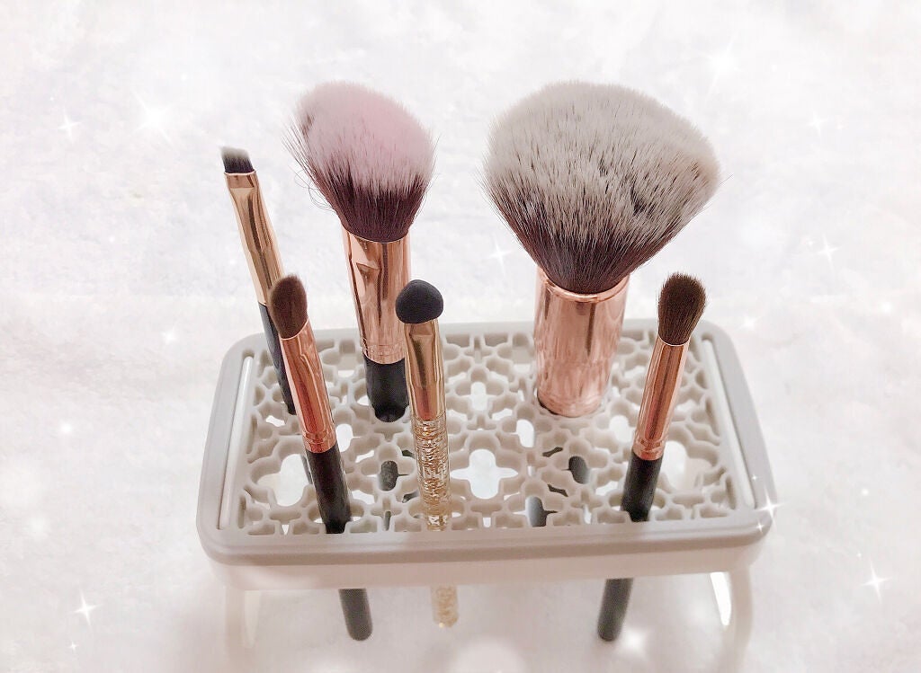 メイクブラシ収納術&収納アイテム紹介!持ち歩き用や立てる収納などのサムネイル