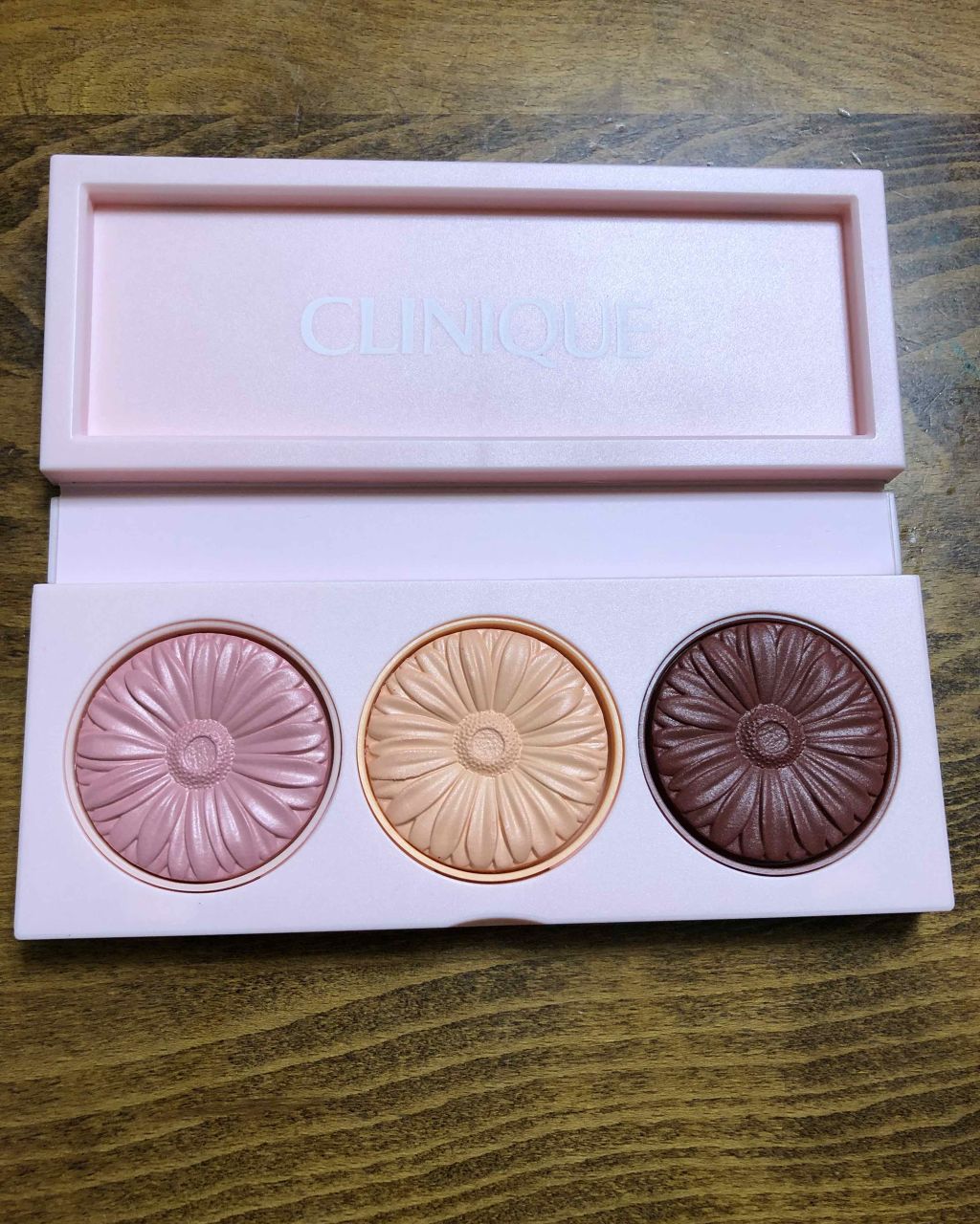 チーク ポップ ホリデイ コレクション/CLINIQUE/パウダーチークを使ったクチコミ（3枚目）