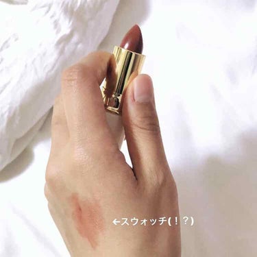 

105番。確か人気のお色💄
ほかのクチコミを見てて、
｢乾燥しやすい｣との意見がちらほらあったけど、
わたしは乾燥を超えて荒れました……
リップで保湿した上に塗って間もなく
唇の皮がむけ出すくらい合