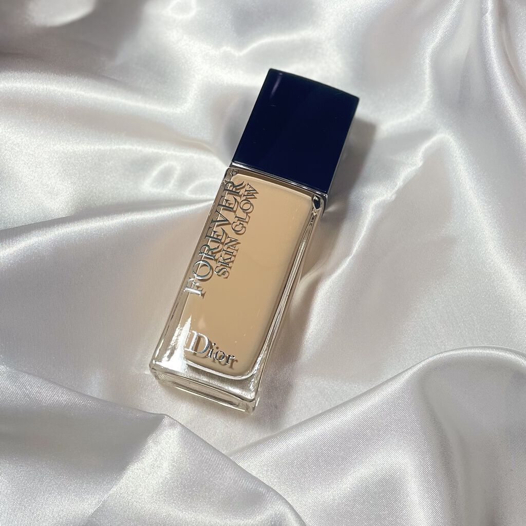 半プッシュで全顔カバーできるくらい伸びが良いです。

そして付けていて軽い!
圧迫感、厚塗り感がなく皮膚が呼吸できている感じがします。

でも気になるところはしっかりカバーできるので
自然な仕上がりでトーンアップできます。
