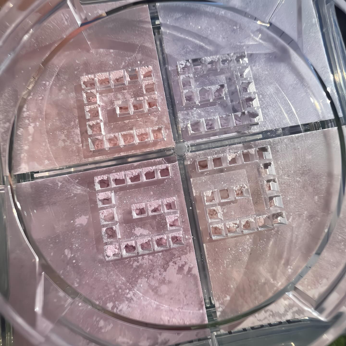 プリズム・リーブル プリズム・リーブル（レッドコレクション）/GIVENCHY/ルースパウダーを使ったクチコミ（3枚目）