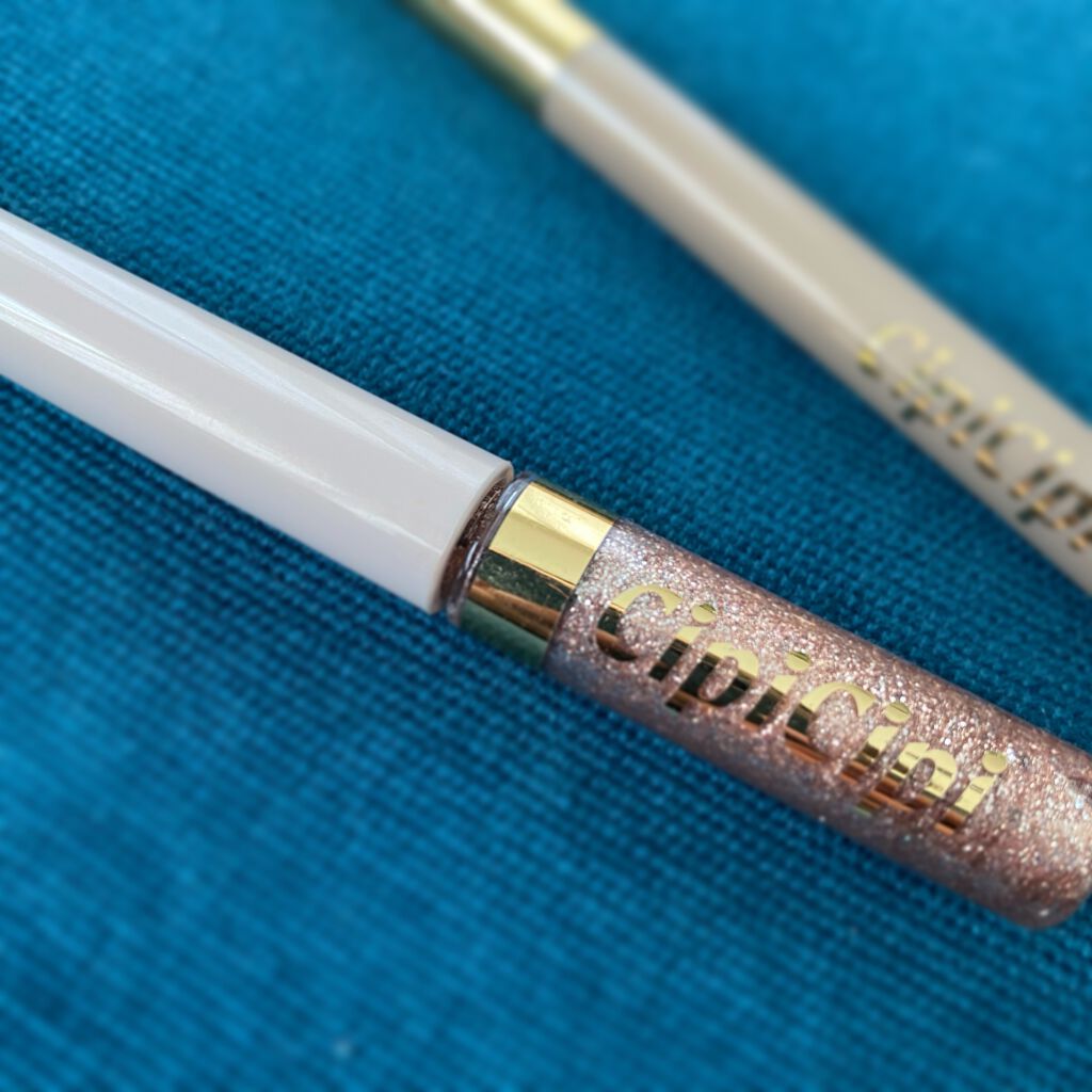 グリッターイルミネーションライナー/CipiCipi/リキッドアイライナーを使ったクチコミ(1枚目)