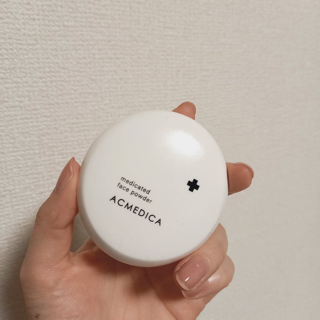 ☆アクメディカ 薬用フェイスパウダー クリア☆
スキンケアしながらテカリ防止もしたい！

そんなワガママを叶えてくれるフェイスパウダーです

薬用なので敏感肌にも使いやすい✨

コンパクトなサイズながらも、
鏡もついていて持ち運びにも便利だ