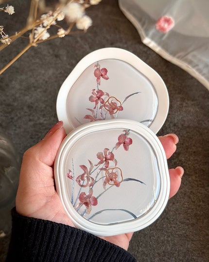 nita⌇フォロバ on LIPS 「福袋開封♡【花西子】華やかな刺繍デザインの限定福袋だよ🌸パッケ..」(3枚目)