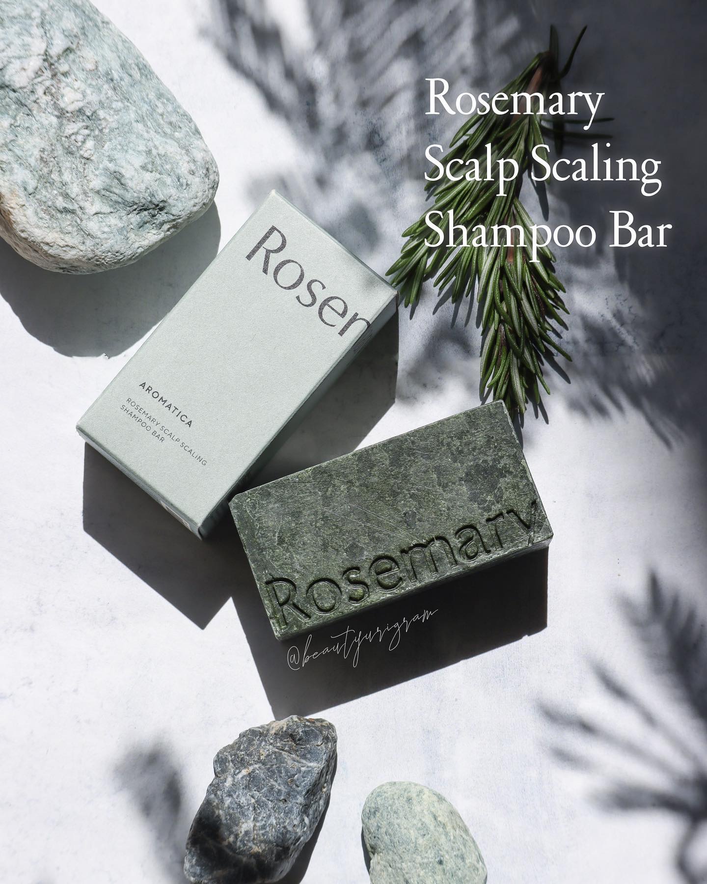 AROMATICA ローズマリー ヘア シックニング コンディショニング バーのクチコミ「《韓国コスメ》
頭皮のニオイケアに効果覿面！
セット使いでスッと髪もまとまるシャンコンバー
⁡.....」（2枚目）