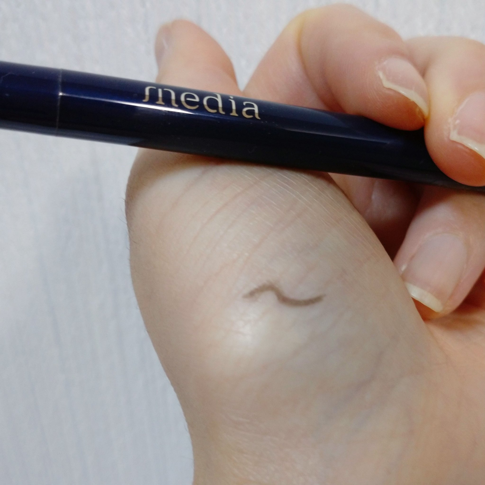 ラスティングアイライナーA BR 自然な茶色/media/リキッドアイライナーを使ったクチコミ（2枚目）