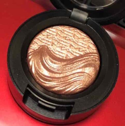 エクストラ ディメンション アイシャドウ/M・A・C/単色アイシャドウを使ったクチコミ(2枚目)