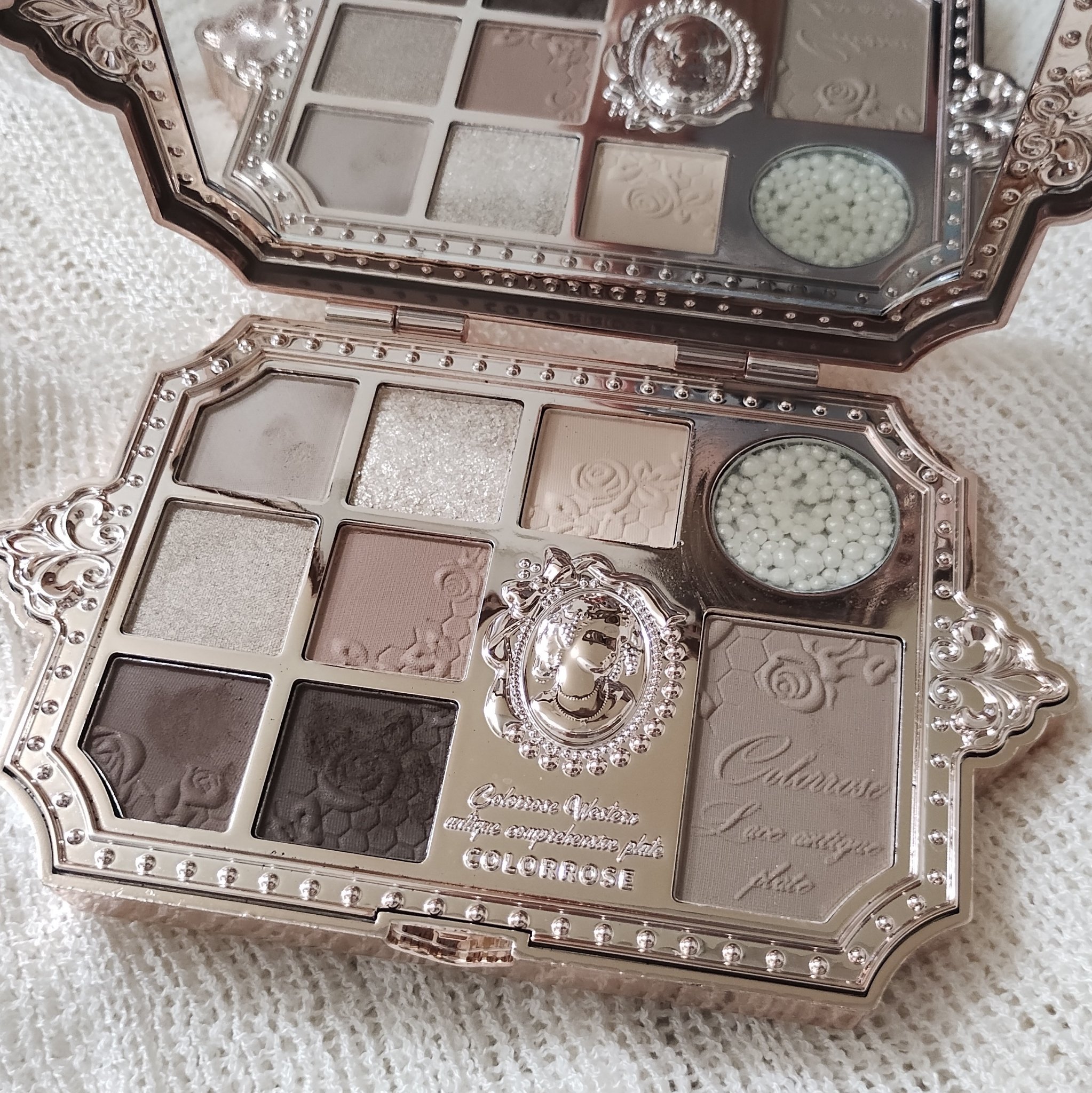 COLORROSE 油絵 アイシャドウパレットのクチコミ「COLORROSE 油絵 アイシャドウパレット  


発色良いしこれでナチュラルメイクすると.....」（2枚目）