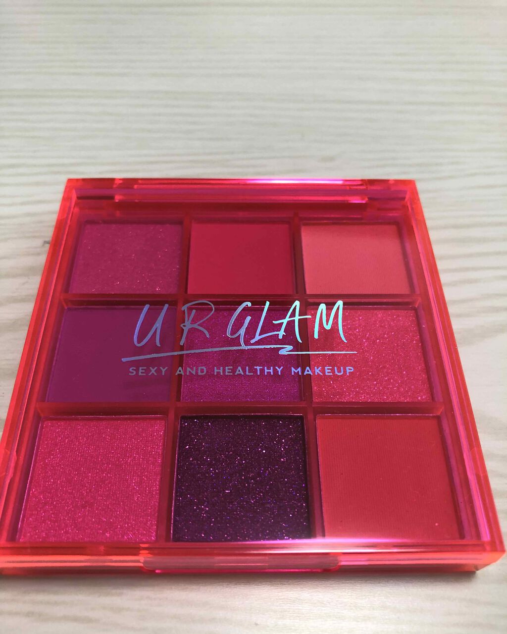 colorful_sounds_uhq on LIPS 「URGLAMアイシャドウパレットからネオンカラーが出てた!ラメ..」(1枚目)