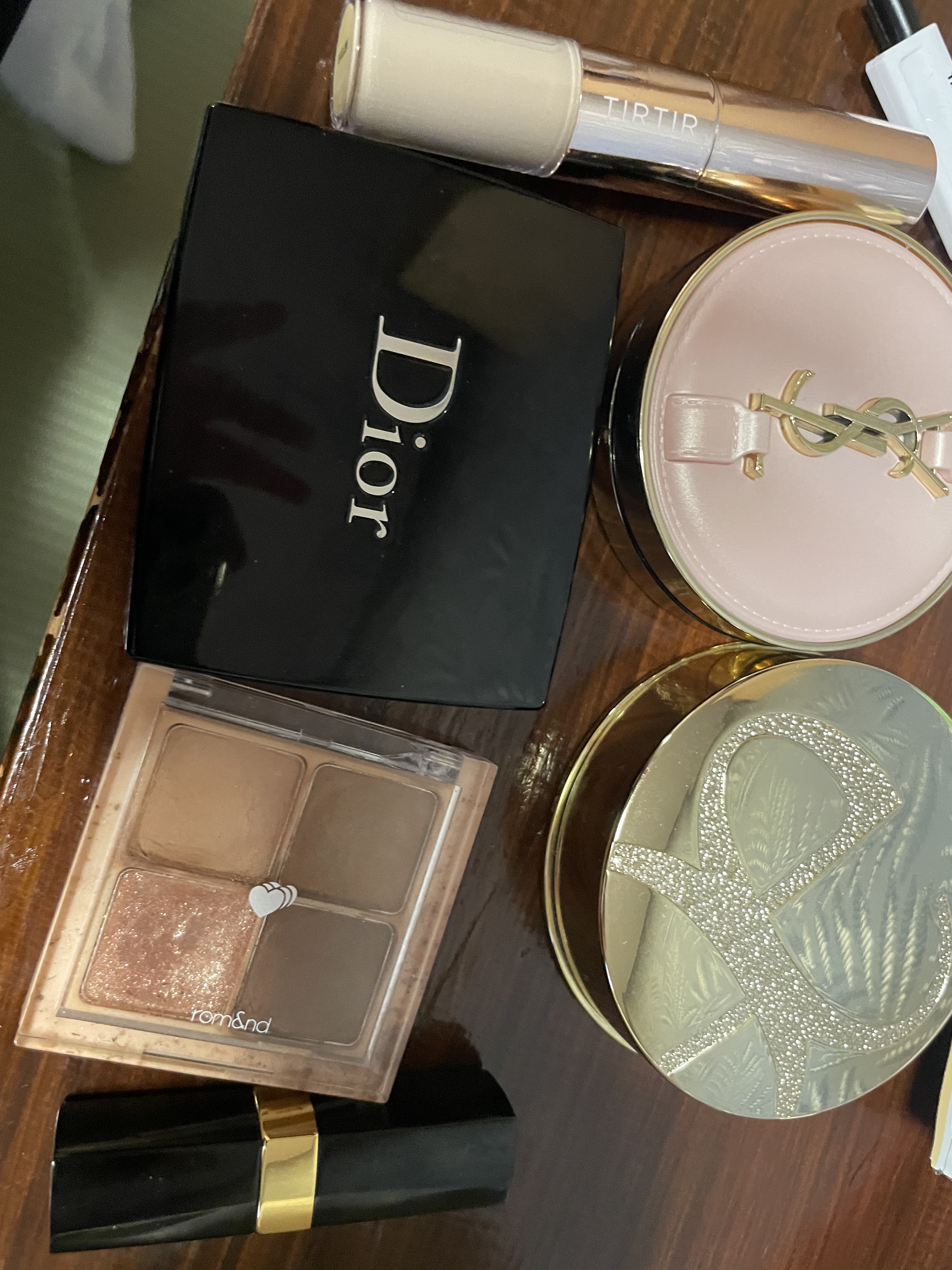 ラディアント タッチ グロウパクト/YVES SAINT LAURENT BEAUTE/クッションファンデーションを使ったクチコミ（2枚目）