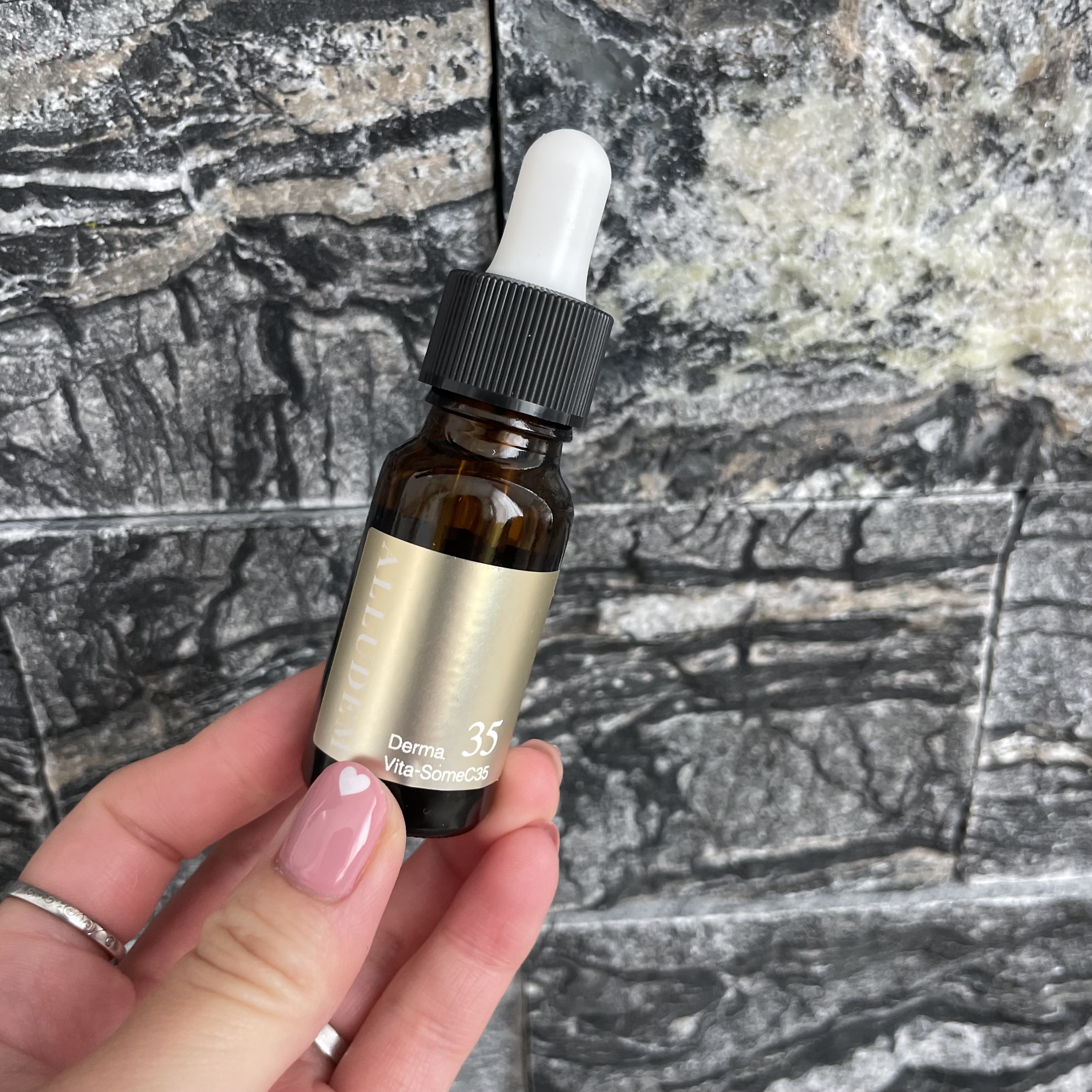 ダーマビタソームC35/ALLUDEM/美容液を使ったクチコミ（2枚目）