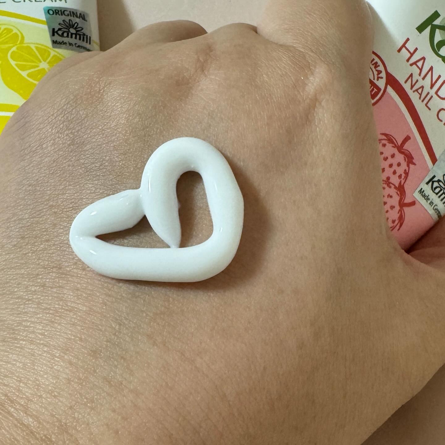 ハンド＆ネイルクリーム  スウィーティー 75ML/カミール/ハンドクリームを使ったクチコミ（2枚目）