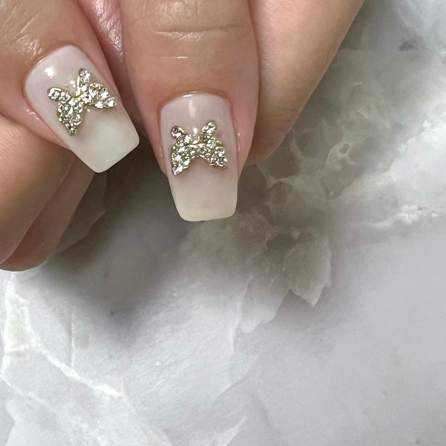 naomi on LIPS 「お客様nail💓人気のバタフライ🦋使用商品詳細です☟📝パーツ..」(1枚目)