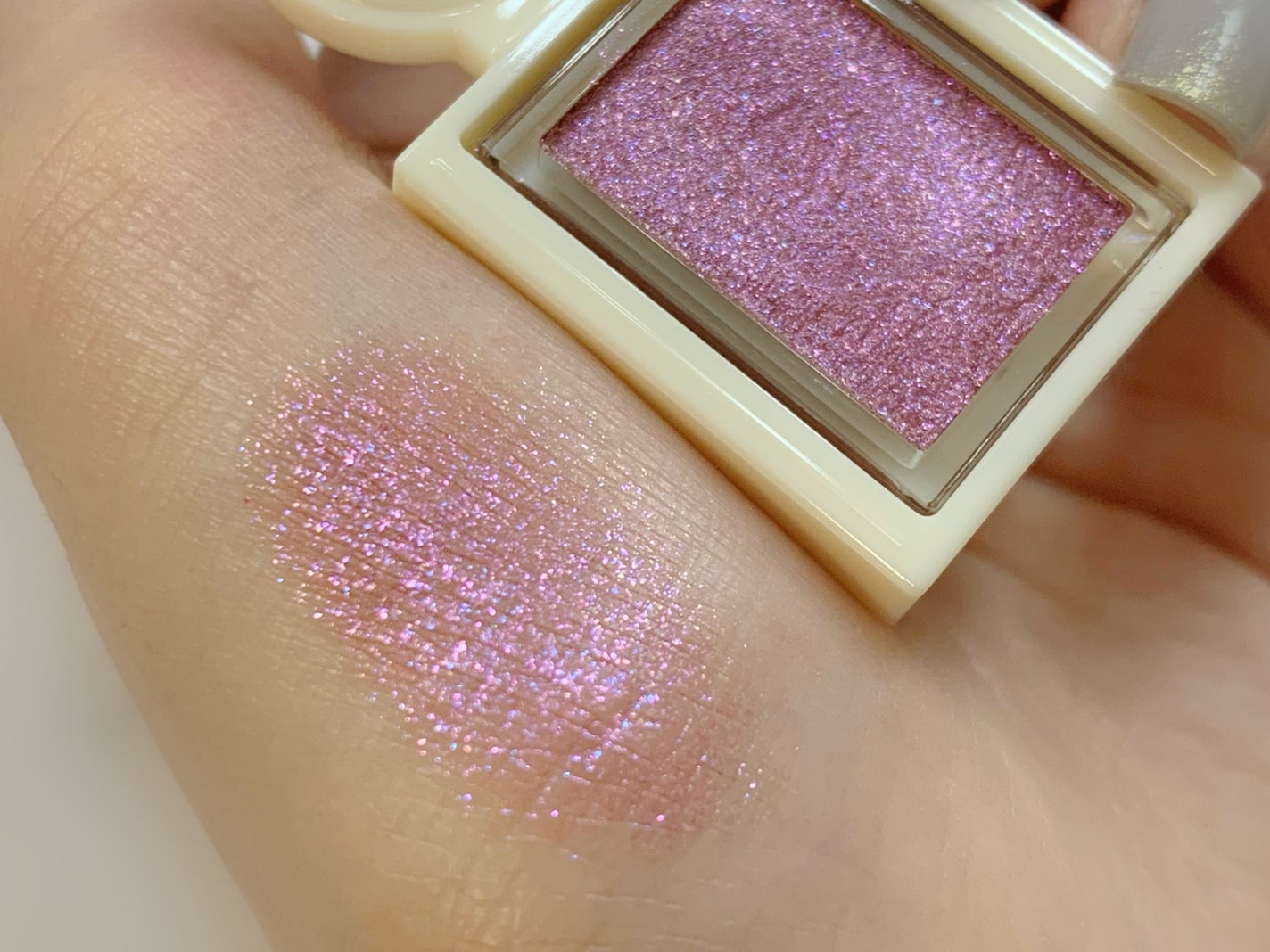 シャドーカスタマイズ (ブリリアントグリッター)/MAJOLICA MAJORCA/グリッターを使ったクチコミ(2枚目)