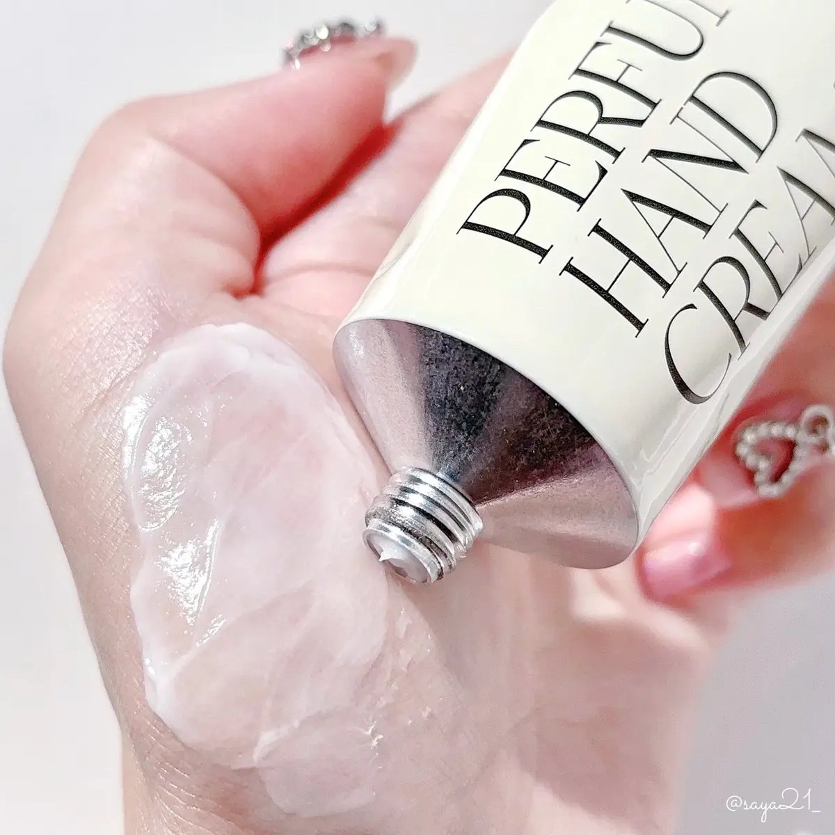 After blow ソリッドパフューム コットンフォグのクチコミ「デイジークの姉妹ブランド｢アフターブロウ｣🤍🫧

⚜️After blow
パフュームハンドク.....」（2枚目）