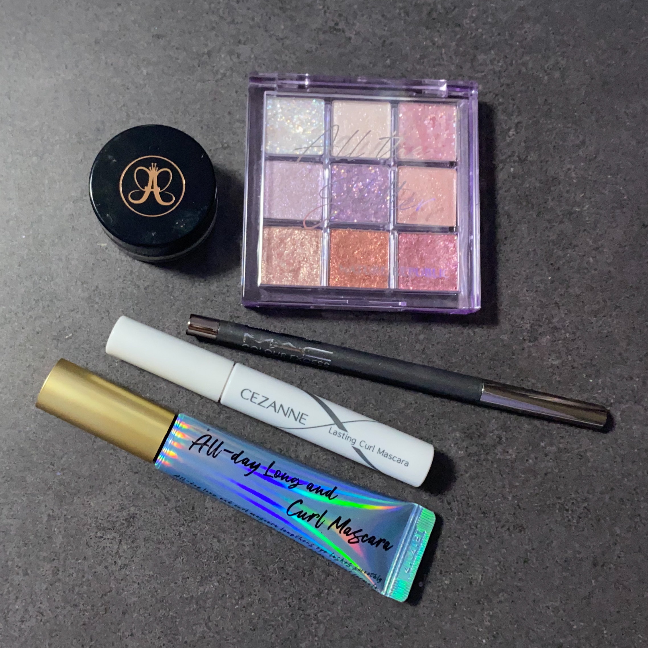 カラー エクセス ジェル ペンシル イズント イット アイロニック?/M・A・C/ジェルアイライナーを使ったクチコミ（2枚目）