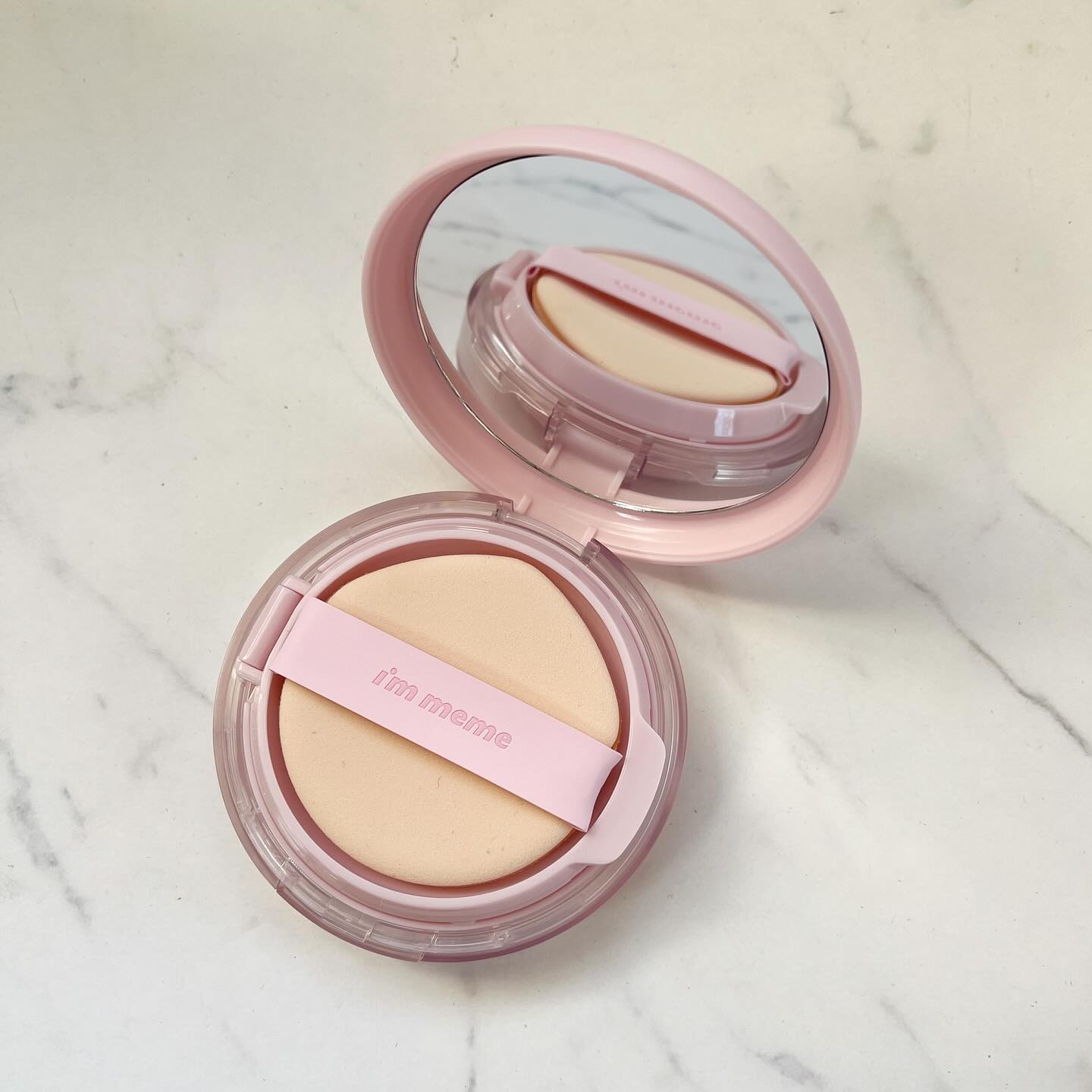 ワンダーベルベットラスティングクッション/i’m meme/クッションファンデーションを使ったクチコミ（2枚目）