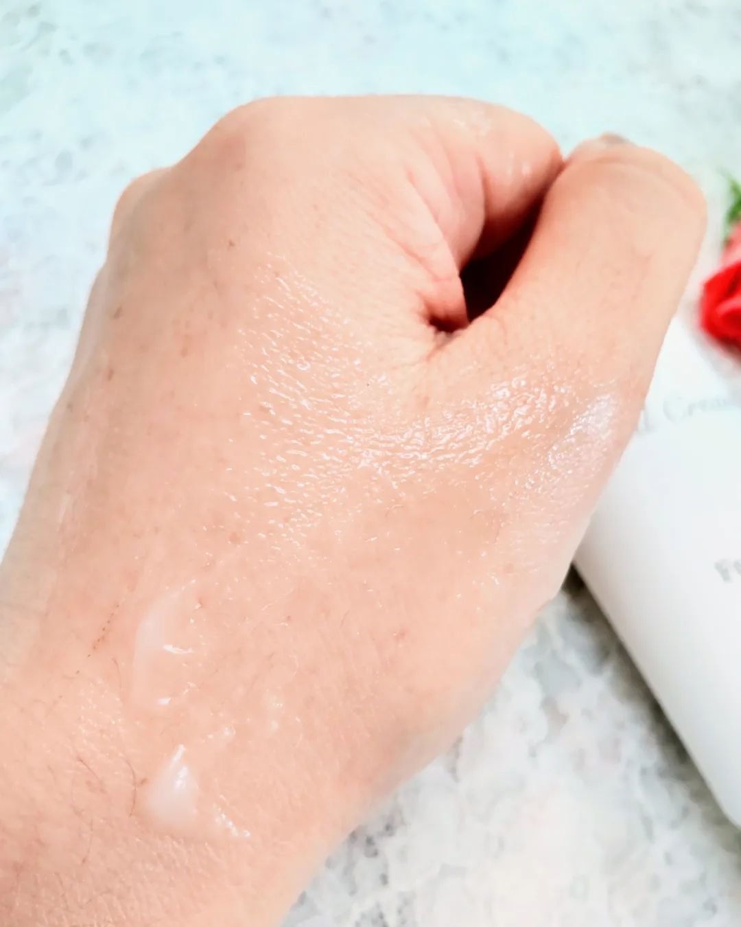 パフュームウォータリーハンドクリーム/AK/ハンドクリームを使ったクチコミ（3枚目）
