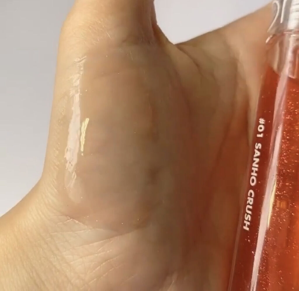 グラスティングウォーターグロス 01 サンゴ・クラッシュ/rom&nd/リップグロスを使ったクチコミ（3枚目）