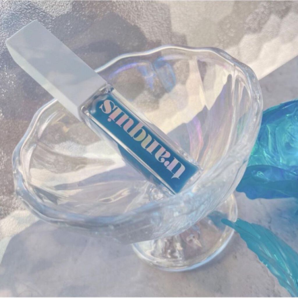 ＼🐳綺麗なブルーのリップオイル🐳／



ねぇみてみて、ブルーのリップオイル.ᐟ.ᐟ
⁡
鮮やかな色合いに心引かれた𓂃◌𓈒𓐍 
⁡
⁡
𝟸/𝟷𝟾に𝙱𝚒𝚘𝚙𝚕𝚎で発売開始した
𝚝𝚛𝚊𝚗𝚚𝚞𝚒𝚜の𝙱