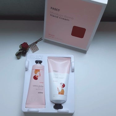 FASCY(パーシー) モイストボムハンドクリームのクチコミ「FASCY  Moisture Bomb Hand Cream

〈PEACH〉　40ml+8.....」（2枚目）