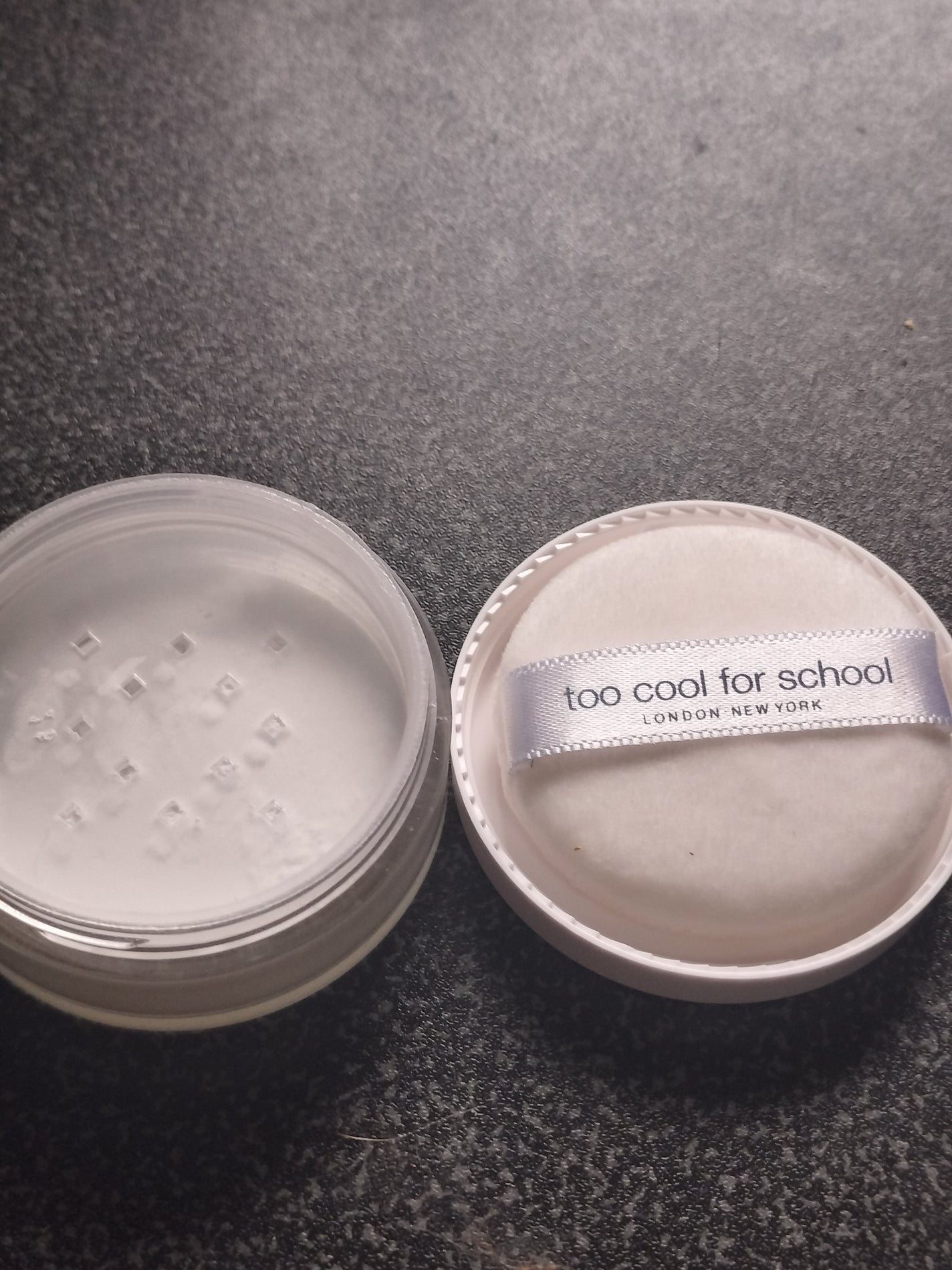 バイロダンフィニッシュセッティングパウダー/too cool for school/ルースパウダーを使ったクチコミ(2枚目)