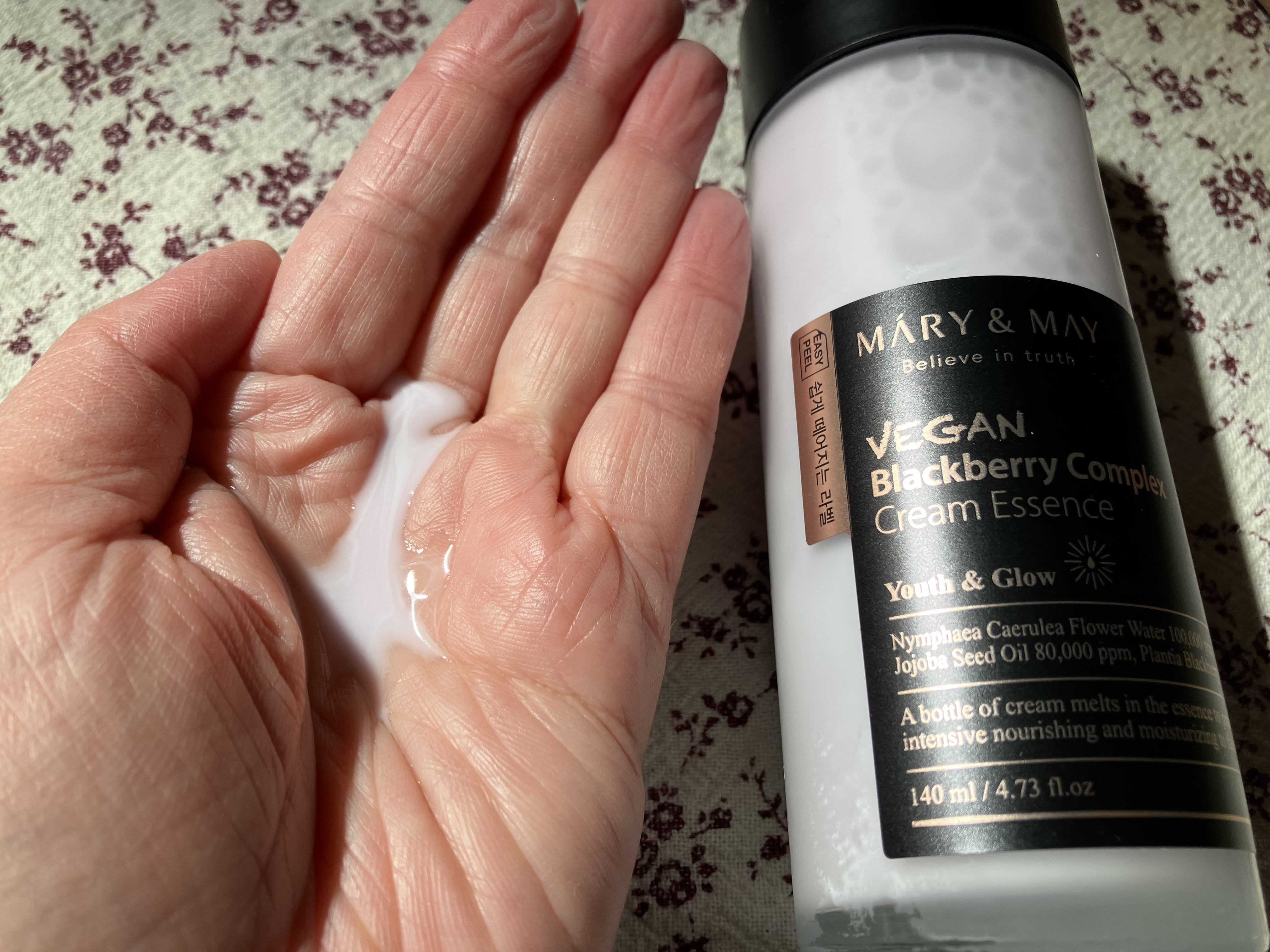 ヴィーガンブラックベリー コンプレックスクリームエッセンス/MARY&MAY/化粧水を使ったクチコミ（2枚目）