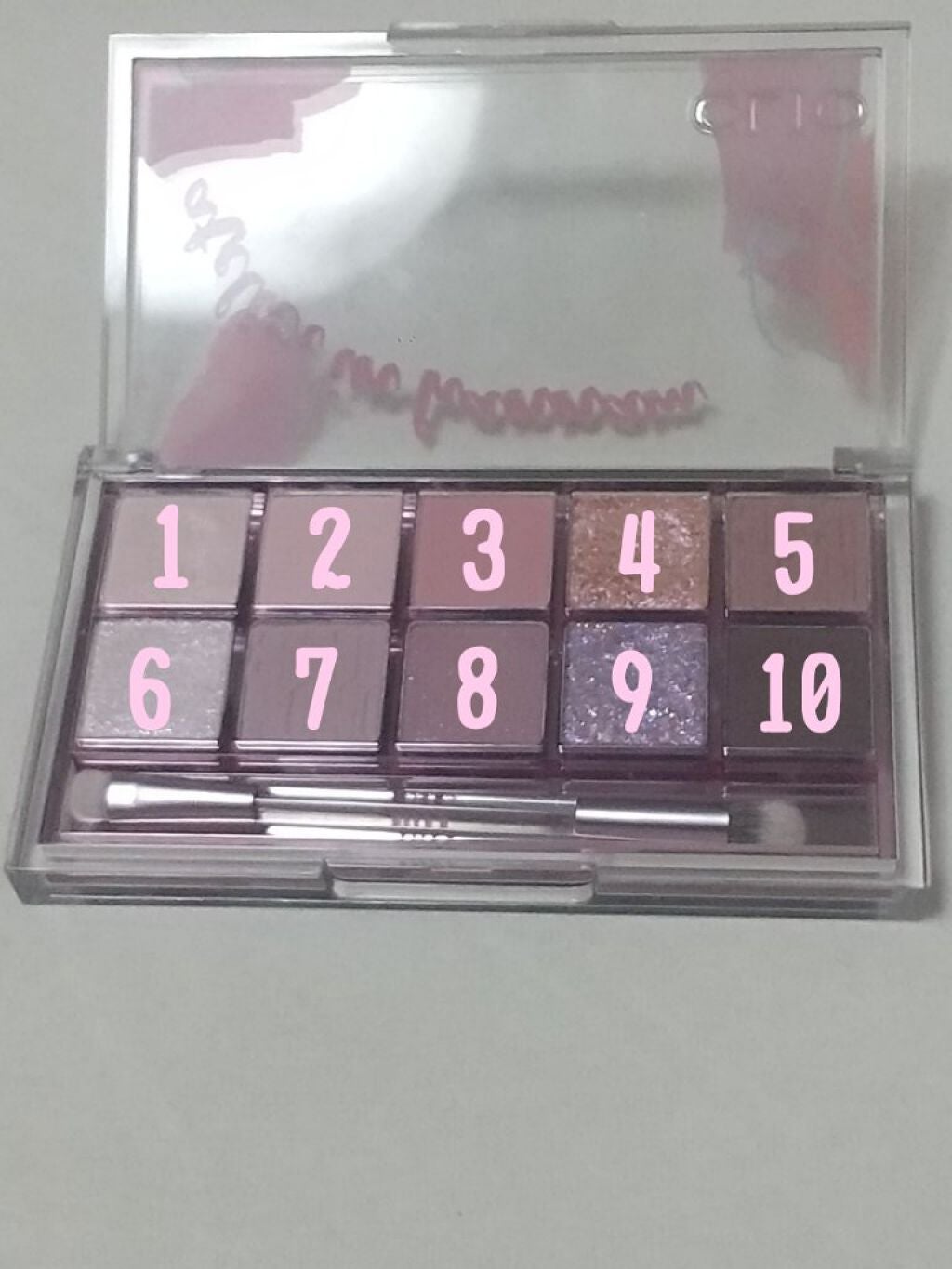 シー on LIPS 「Qoo10で購入したアイシャドウが届きました!!購入したのはC..」(2枚目)