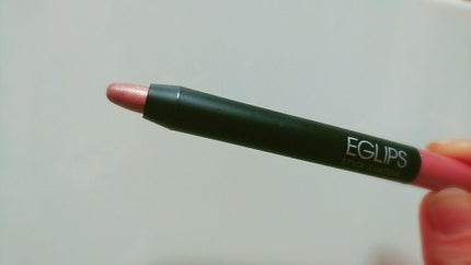 EGLIPS スティックシャドウのクチコミ「eglips #09
ネットでラメ感の強いアイシャドウを探しているときに出会いました!
口コ.....」(1枚目)