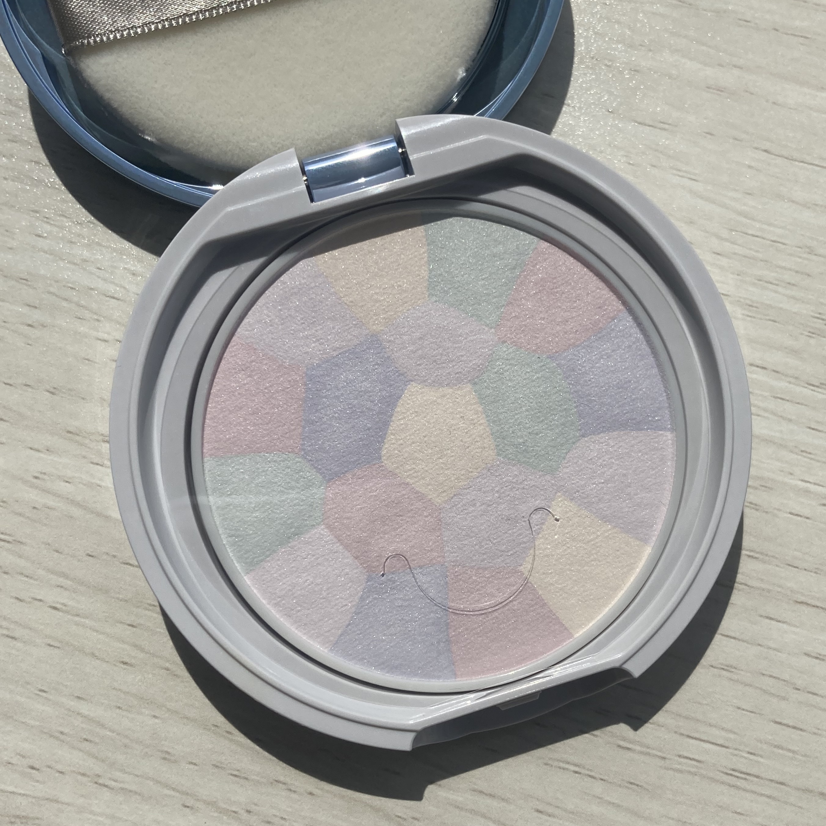 イルミネイティングフィニッシュパウダー　～Abloom～/キャンメイク/プレストパウダーを使ったクチコミ（2枚目）