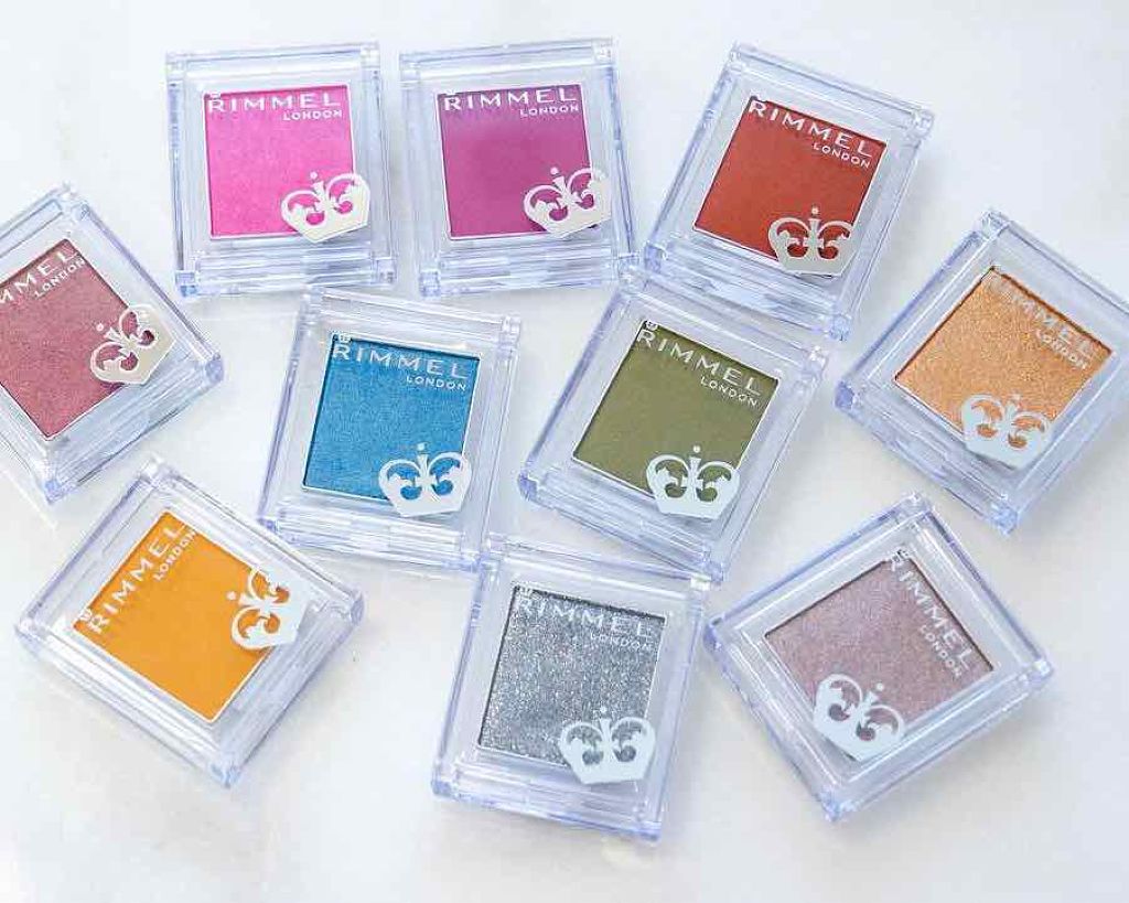 10/5、リンメルの『プリズム パウダー アイカラー』新色でますよ〜〜〜＼＼\\└('ω')」//／／

まだ発売は先だけど、9月末とかには並びそうだね☺️💪

今回出る新色たちは、高発色タイプ！
今まででてたのってクリームタイプだったり