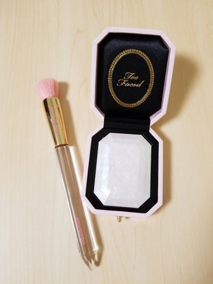 ダイヤモンドライト ハイライター ブラシ/Too Faced/メイクブラシを使ったクチコミ(2枚目)