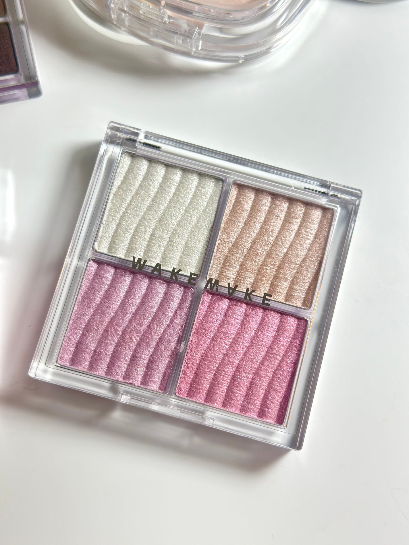 ソフトブラーリングアイパレット/wakemake/アイシャドウパレットを使ったクチコミ(3枚目)