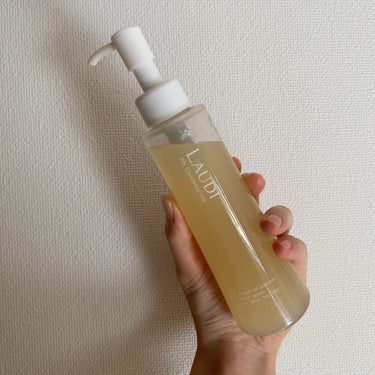 LAUDi RBクレンジングオイル〈クレンジングオイル〉160ml

とろみのある滑らかなテクスチャーなだけに
本当に落ちるのかと疑いましたが
メイクと馴染んで皮脂、毛穴汚れをフワッと浮かせつつも、スル