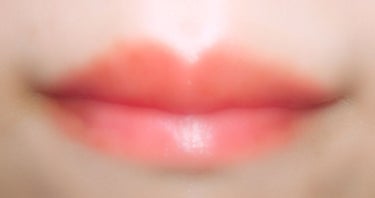 LIPSさんを通してキャンメイクさんから、
キャンメイク メルティールミナスルージュ(ティントタイプ)を頂きました❣️ 
※３枚目に唇写真あり

Point1♥️唇の色がほんのり透けるシアーな発色💛
                    ピュアで可愛らしい印象に💛
Point2♥️とろけるようななめらかさ、保湿感、ツヤ感はそのままのティントタイプ💛
Point3♥️保湿成分３種類配合、
                    唇の荒れを防ぐ成分２種類配合で荒れと乾燥を防ぐリップケア💛

LIPSさんのカード引用。

３色のうち１色選べたので、私はT01 ブライドピンクコーラルを頂きました❣️

ティントタイプなので色もちが良く、メルティールミナスルージュの
とろっとした塗り心地もあり、ツヤもあり、素敵なリップです❣️

他の２色も欲しくなりました😍



#提供_キャンメイク
の画像 その2