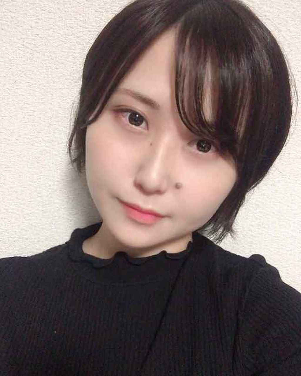 g u m i on LIPS 「髪また切りました🦱ショートーーーーーー前髪は、ロング時代からい..」(2枚目)