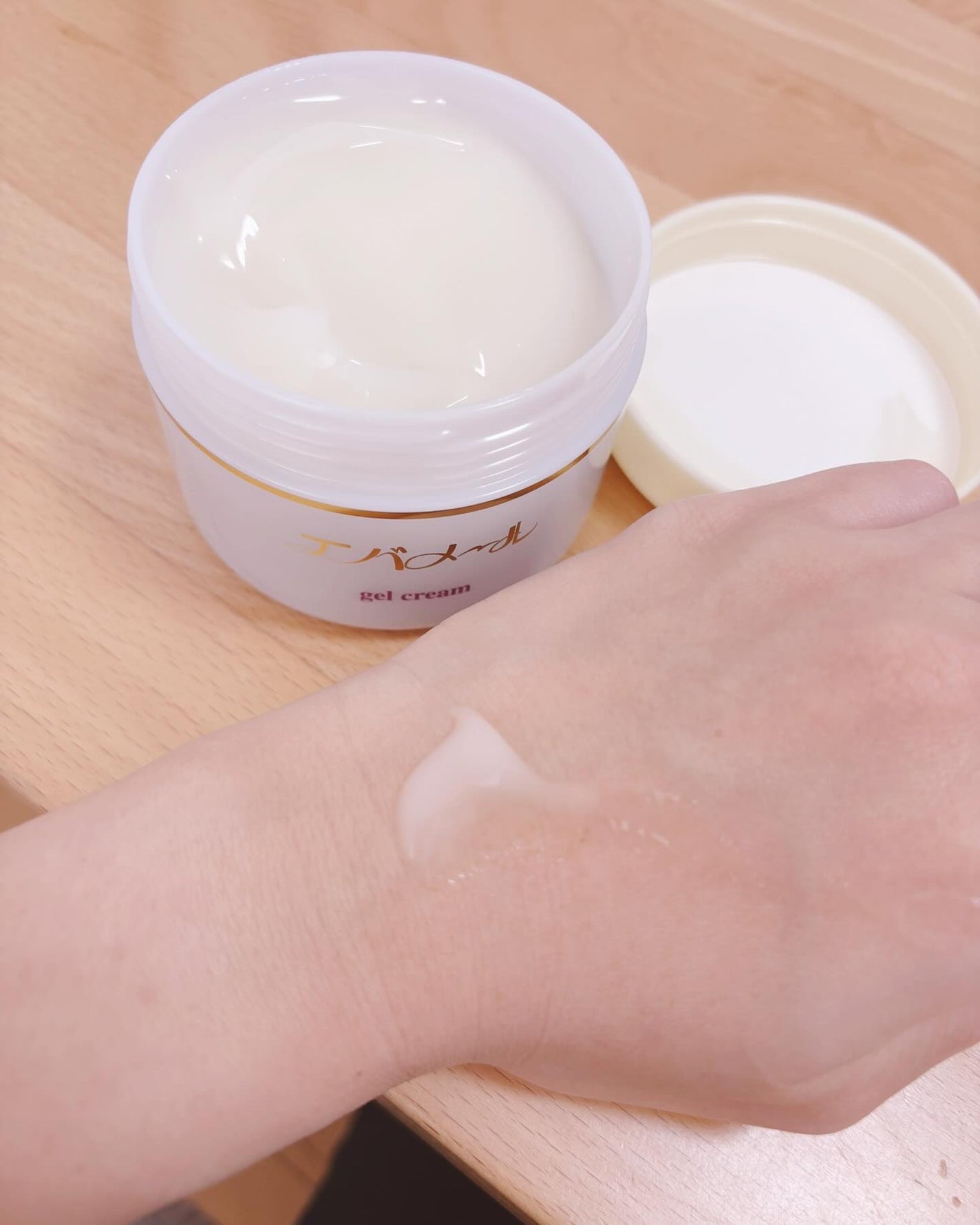 tomo on LIPS 「.エバメールゲルクリームをお試しさせて頂きました☺️洗顔後、こ..」(2枚目)