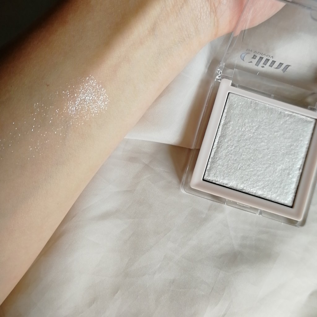 ハイライター Diamond Veil/Glint/パウダーハイライトを使ったクチコミ（2枚目）