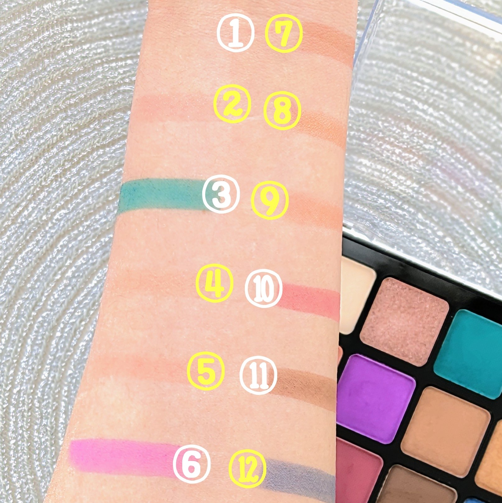 トゥエルブカラー アイシャドウ/LionWell（ライオンウェル）/アイシャドウパレットを使ったクチコミ（3枚目）