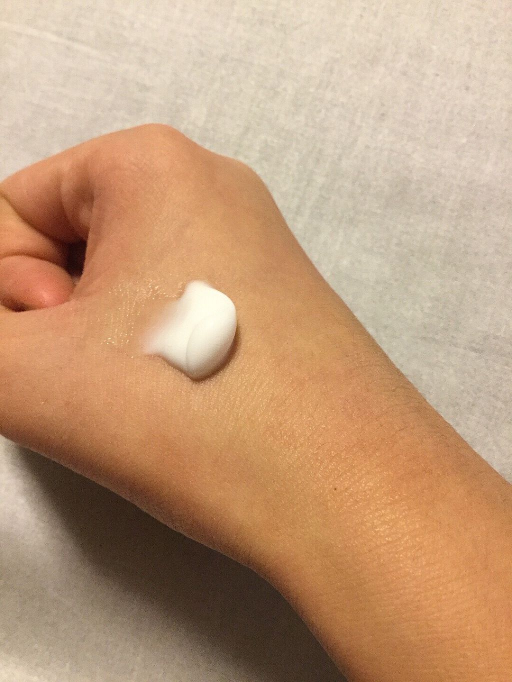 ディアフローラ オイルイン ハンド&ネイルクリーム フラワーチャーム/マンダム/ハンドクリームを使ったクチコミ(3枚目)