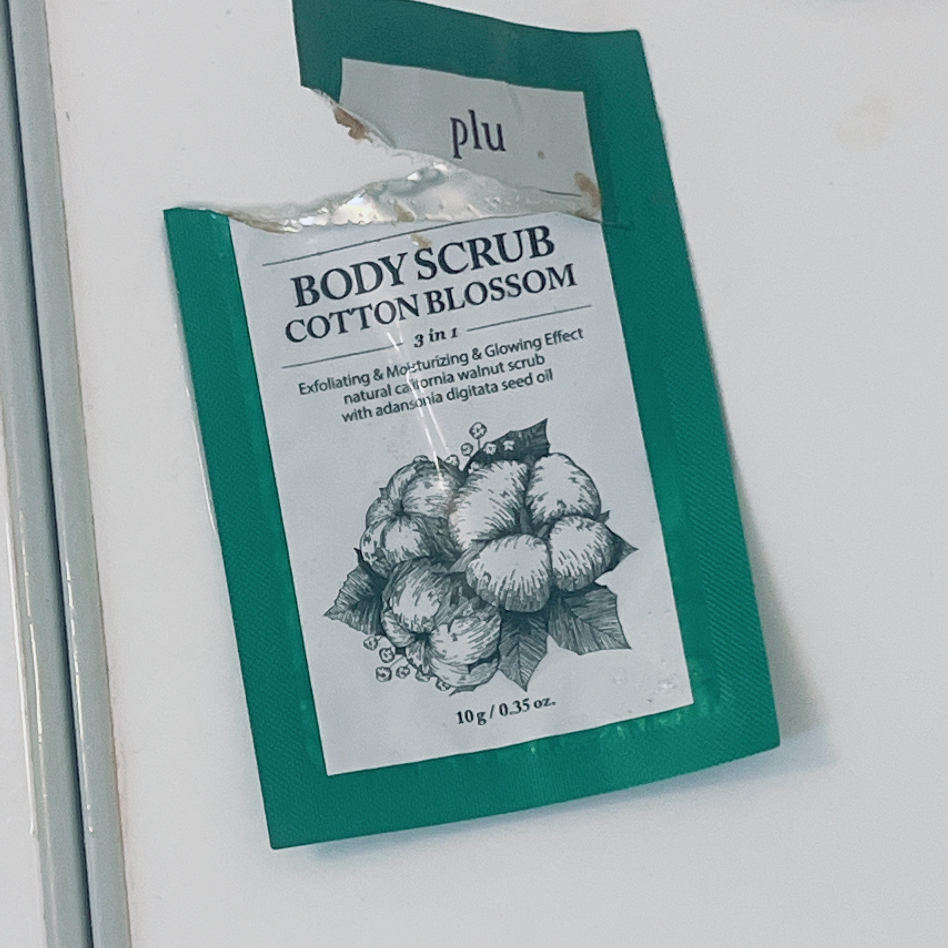 plu オリジナルボディスクラブ　コットンブロッサムのクチコミ「plu
オリジナルボディスクラブ　コットンブロッサム

一回分

サンプルいただきました(o^.....」（1枚目）