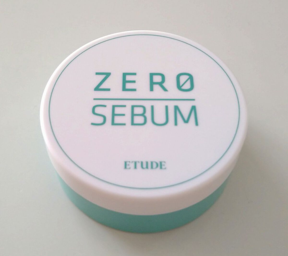 ETUDE Zセバムドライングパウダーのクチコミ「＼テカリやベタつき対策に／

スベスベとしたマットな陶器肌を演出する、持ち歩きに便利なパウダー.....」（1枚目）